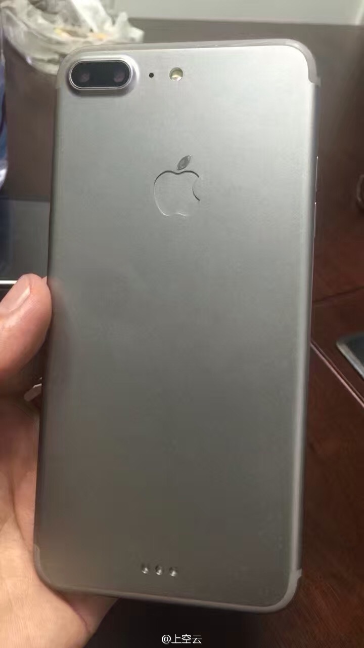 iPhone-7-Plus-Dummy-02