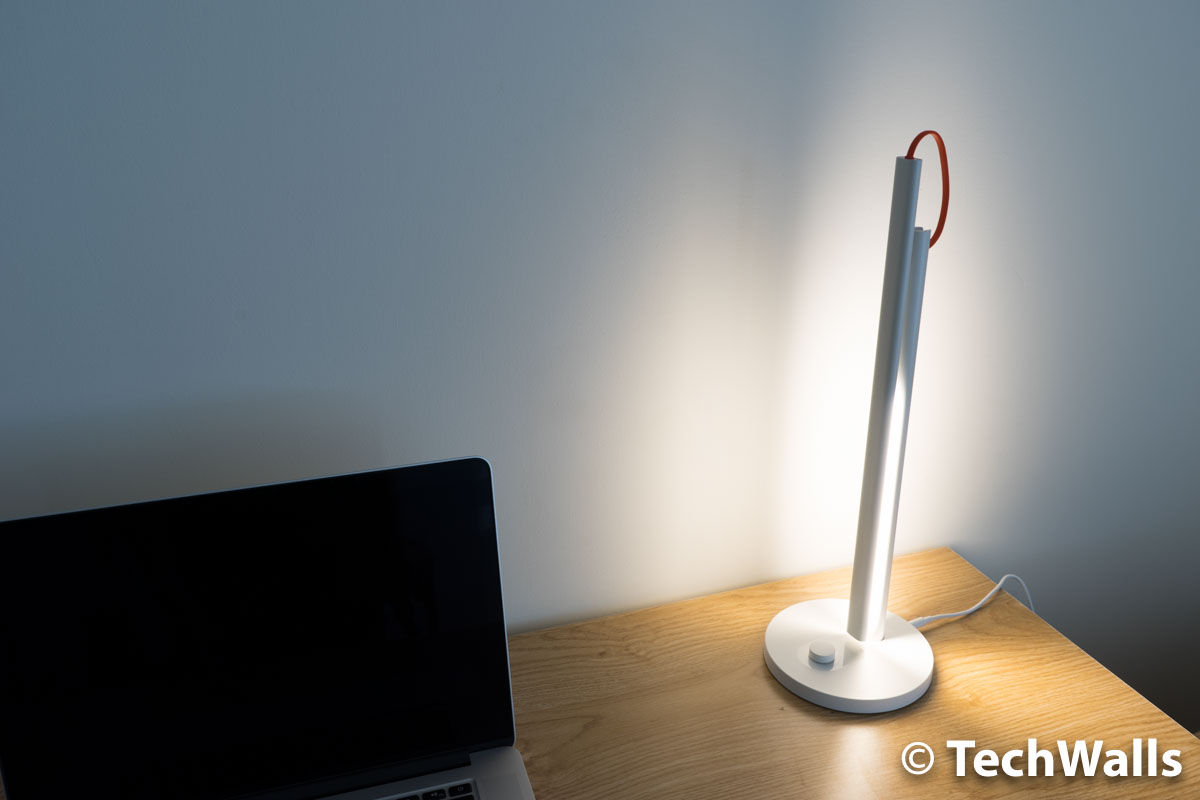 Xiaomi Smart LED Desk Lamp Review - A Connected Lamp with Minimalist Design