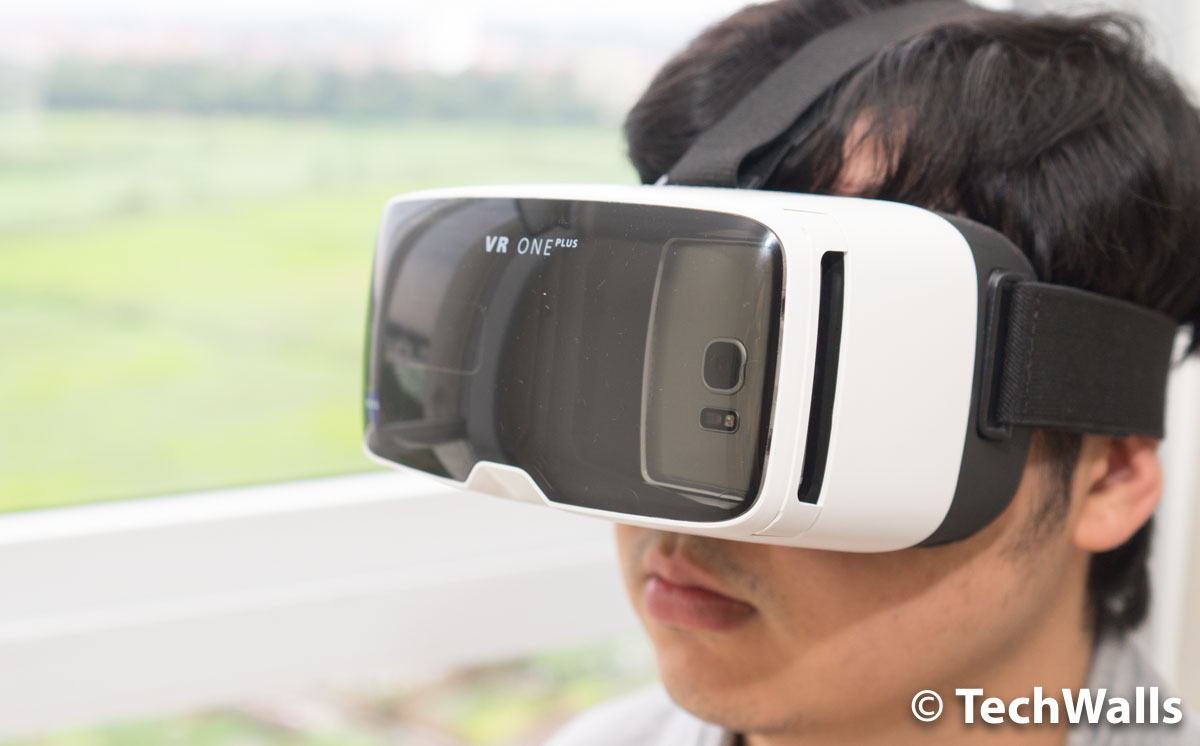 Zeiss VR One Plus Headset Review - Not What You Expected - TechWalls