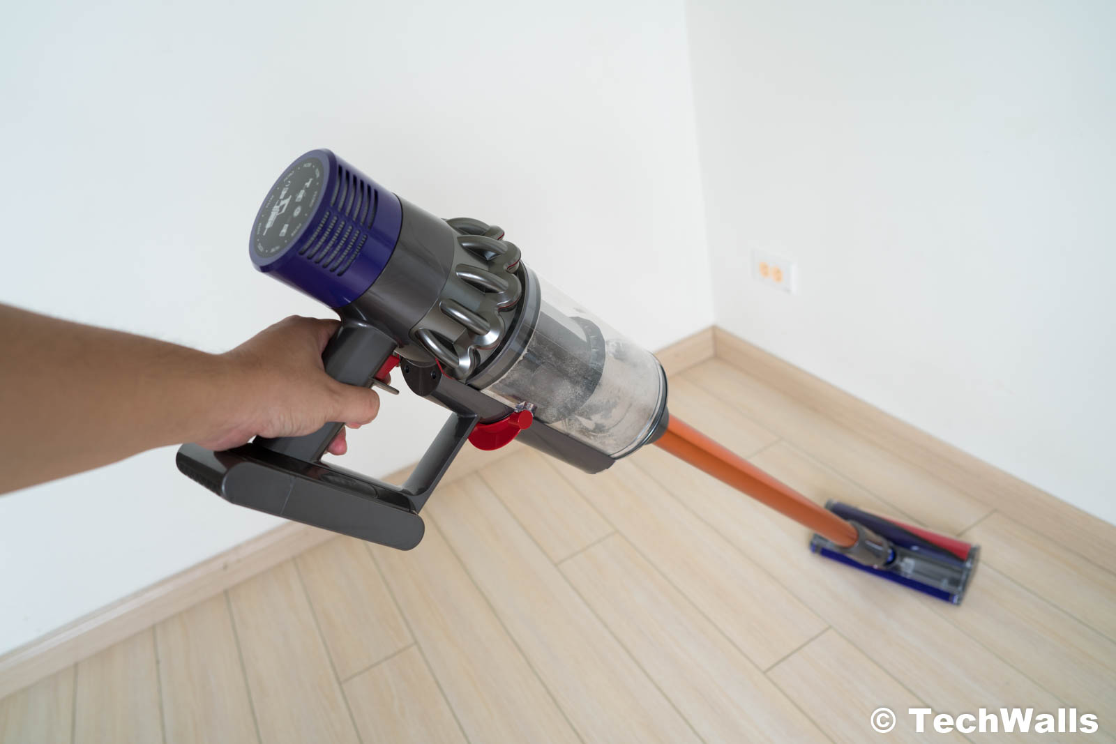 Dyson Cyclone V10 Absolute Cordless Stick Vacuum Cleaner Review