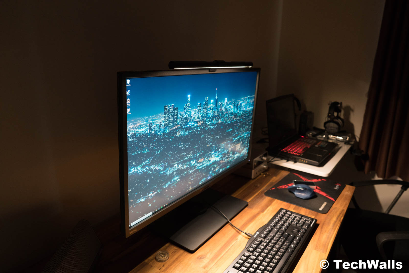 BenQ ScreenBar e-Reading LED Task Lamp Review - Premium Light for