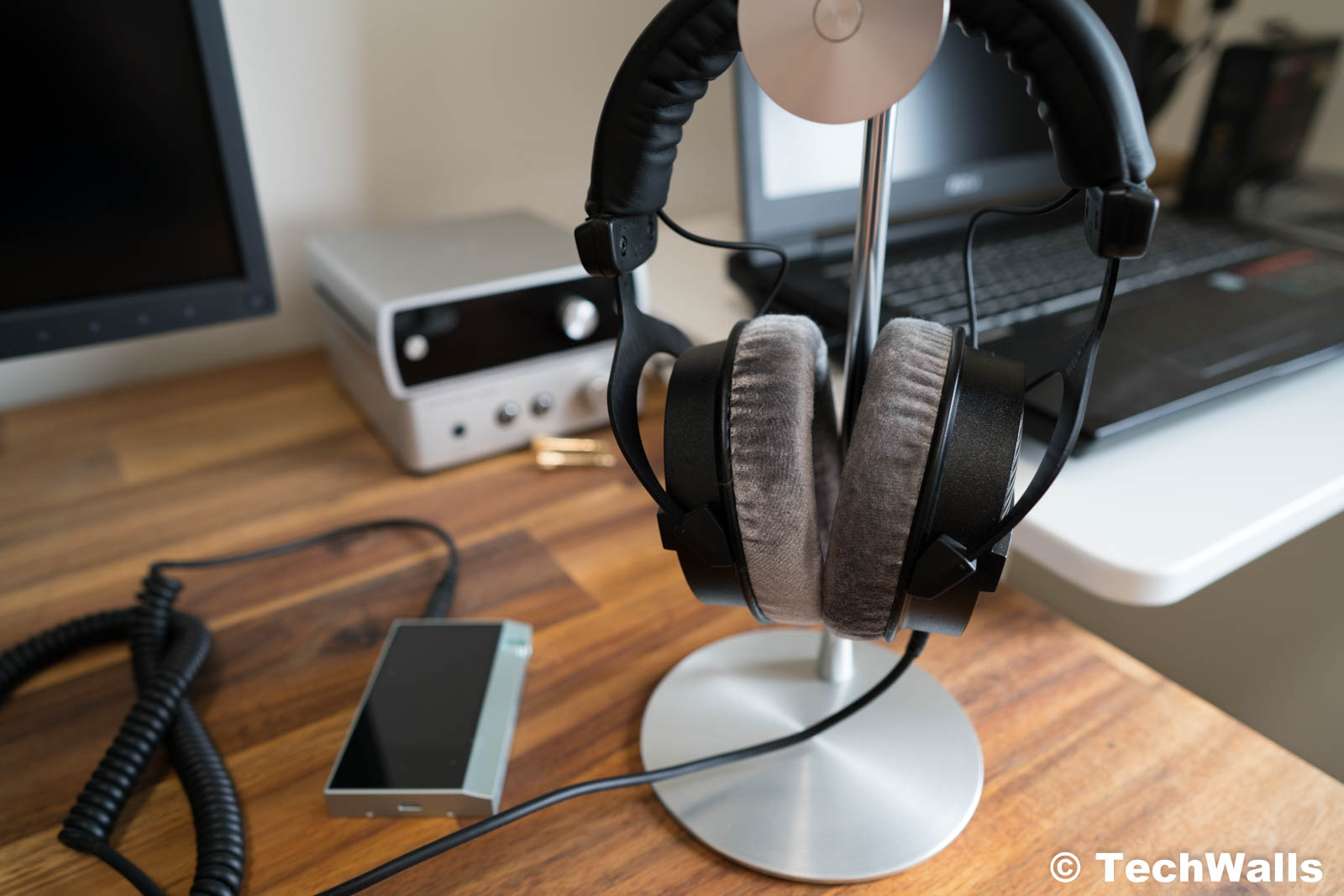 Beyerdynamic DT 990 PRO Review 