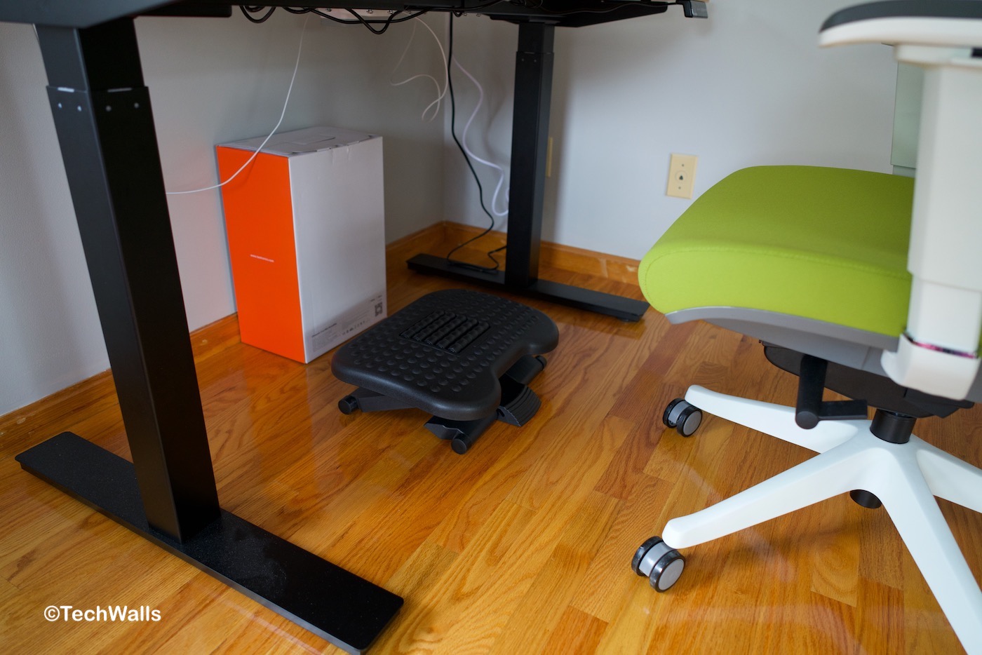 HUANUO HNFR4 Adjustable Under-Desk Footrest Review - TechWalls