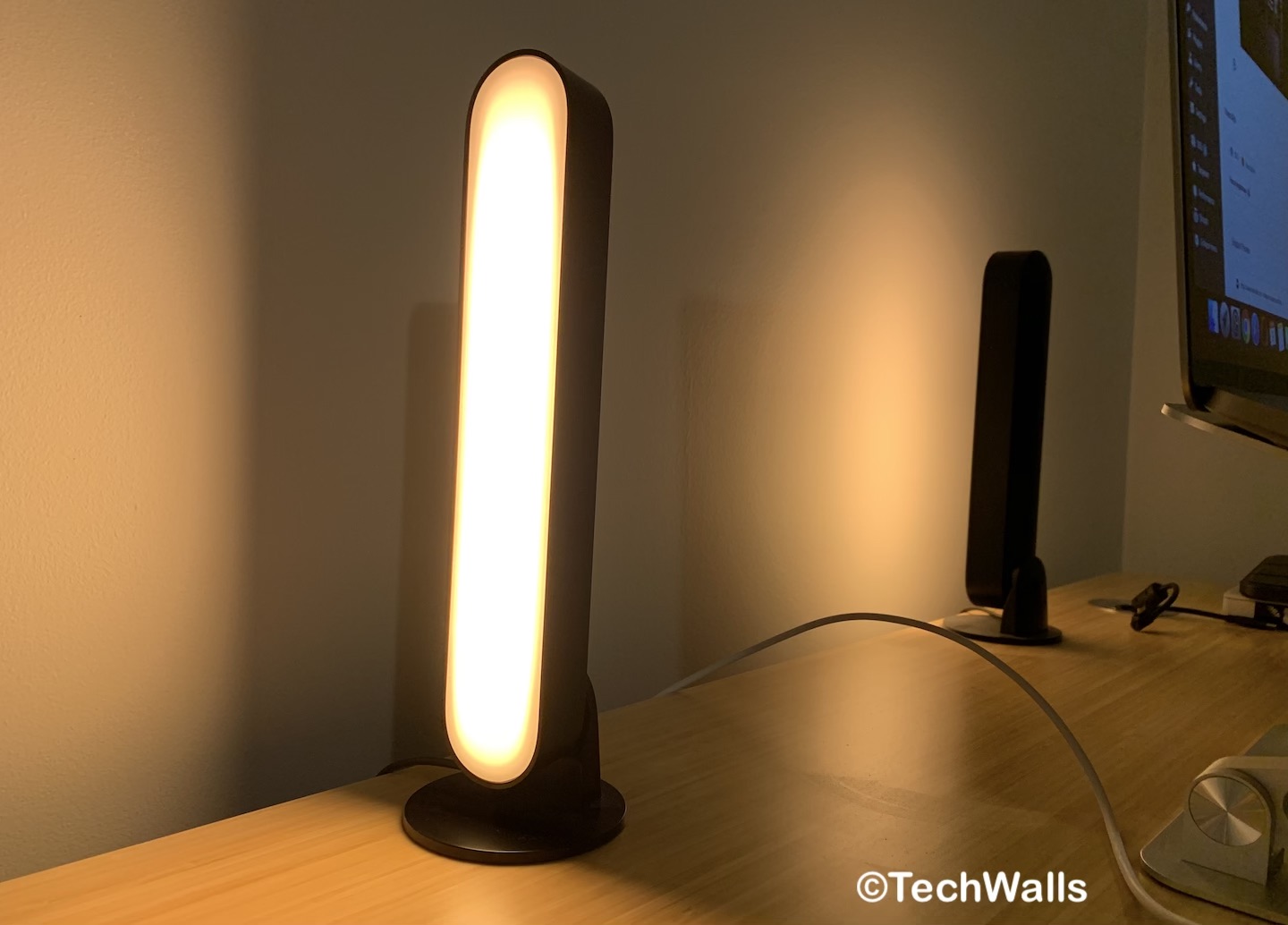Philips Hue Play Light Bar Review & Unboxing: Great Compact, Bright Smart  Home Lights 