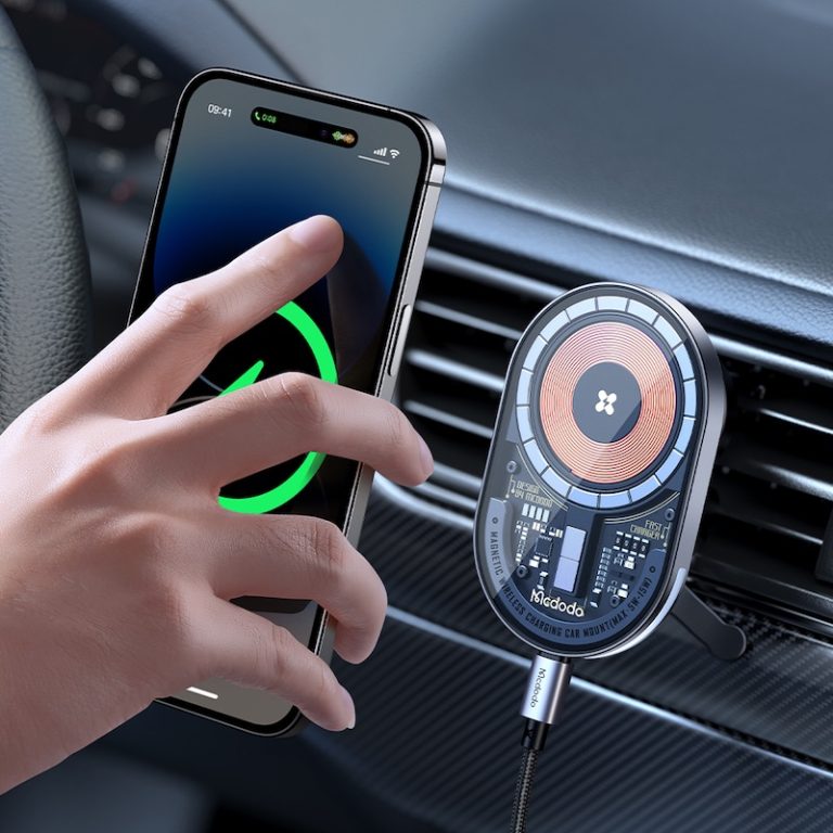 Mcdodo Wireless MagSafe Car Charger and Charging Pad for iPhone Drive